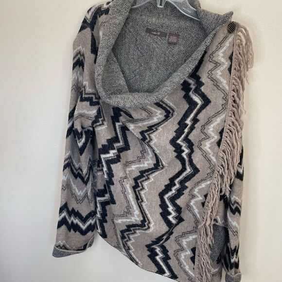 Heather B| Large| Wool | Cardigan| Soft| Fringe| Aztec print - Picture 17 of 17